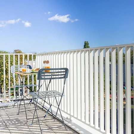 Bauhaus - Proche Paris - Terrasse - Netflix بوبْئيني
